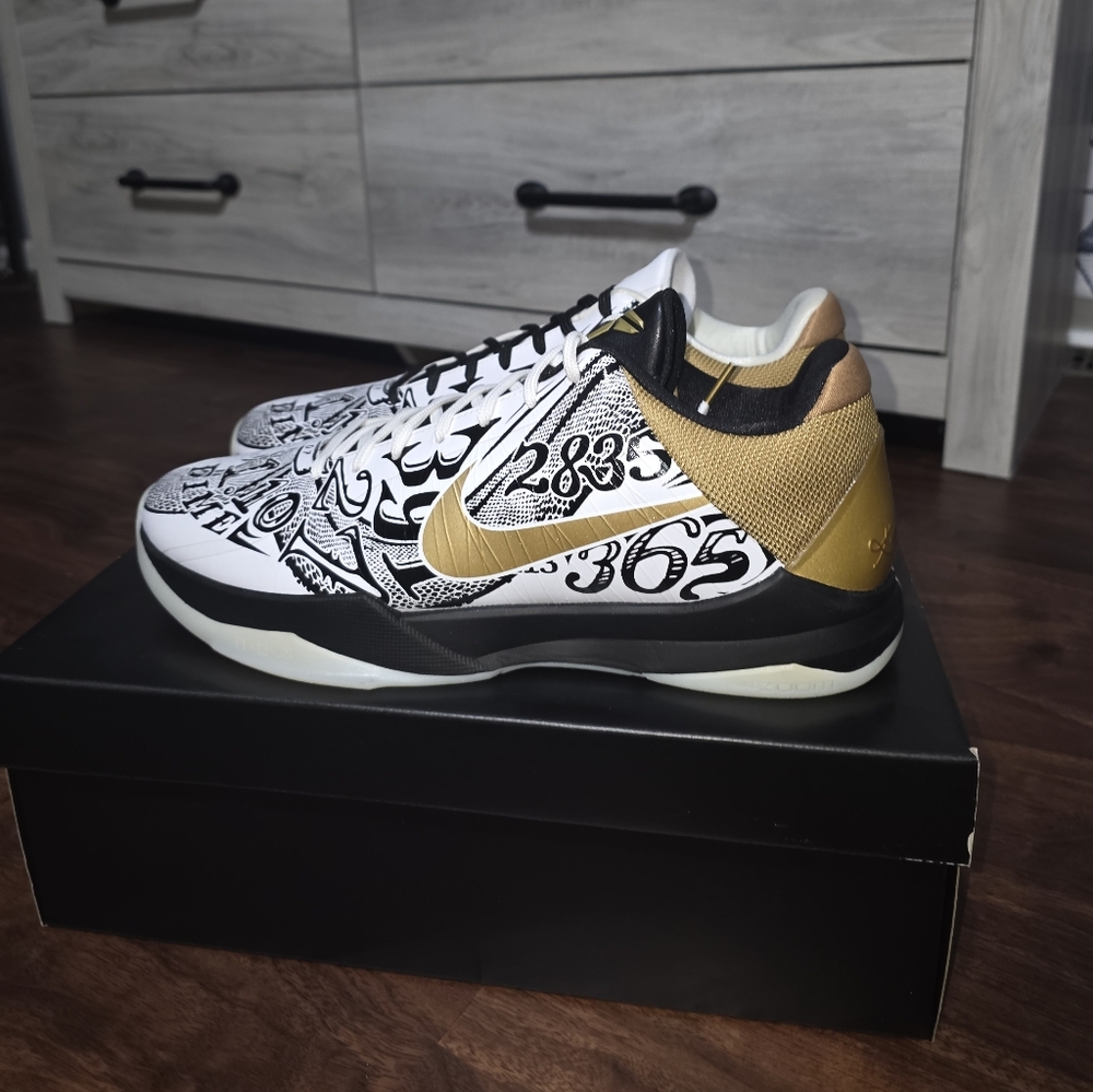 Nike Kobe 5 Protro Big Stage NWT